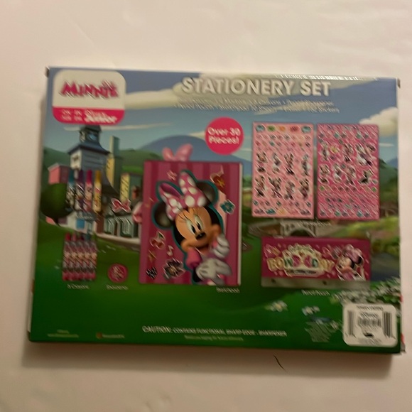 Minnie Mouse  set: markers, crayons, sharpener, pouch, eraser, stickers, sheets - Picture 12 of 17